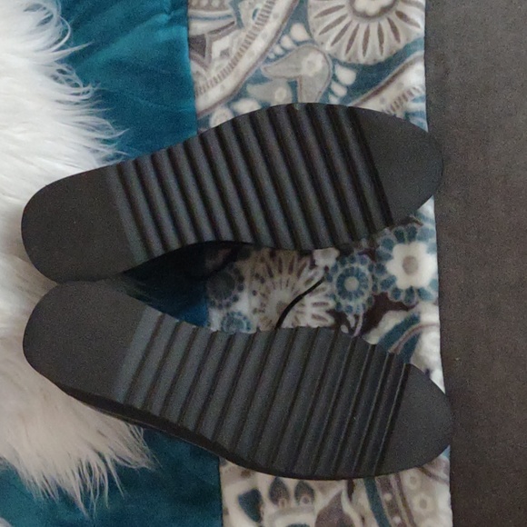 Jane And The Shoe Faux Croc platform loafers - Picture 3 of 3